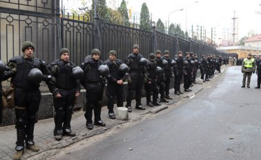 La UE y la OTAN pidieron cada uno por su lado "moderación" y que vuelva a bajar la tensión. AFP