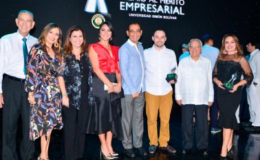Organización Bless, Inversiones Galavis y Palmicultores del Norte (Palnorte) fueron las empresas locales reconocidas por el Premio al Mérito Empresarial, que entrega la Universidad Simón Bolívar.  Cortesía