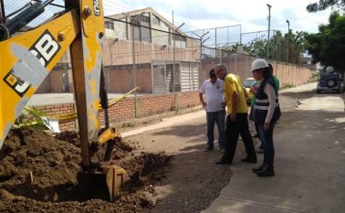 EIS Cúcuta informó que ejecutaron trabajos de excavación para verificar a profundidad el estado del relleno y las condiciones de la infraestructura vial cercana a la afectación. Cortesía