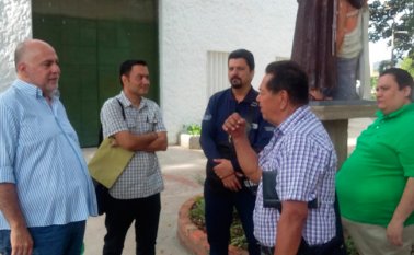 José Fernando Bautista empezó esta semana sus recorridos por los diferentes sectores de la ciudad, para dar a conocer su propuesta y ratificar que sí será candidato a la Alcaldía de Cúcuta, en las elecciones de octubre de 2019.En los próximos días empezará la recolección de las firmas para avalar el proyecto. Cortesía