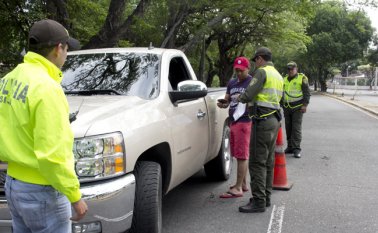 Parte de los recursos recaudados mediante esta tasa debe usarse para el fortalecimiento de comandos de policía. Archivo