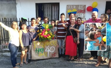 Con alegría, Carmen Dionilde fue recibida junto a 3 de sus 9 hijos vivos que tiene. Cortesía