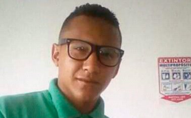 El cadáver de Kevin Armando Valero Simanca quedó sobre una cava. Cortesía