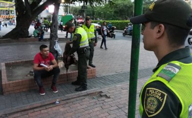 la Policía igualmente reforzará los controles en las vías nacionales y las zonas céntricas, para vigilar el cumplimiento de las normas de tránsito y evitar accidentes. Policía Nacional