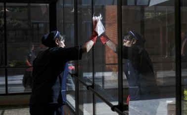 El no pago de la prima de servicios a un trabajador doméstico traerá sanciones a los empleadores. Colprensa