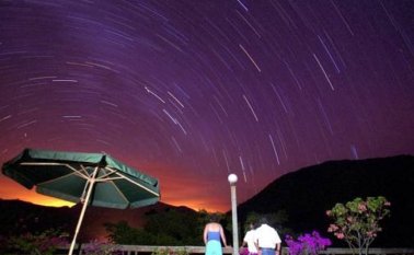 Aunque la lluvia de meteoros comenzó el día 4 de diciembre, este fenómeno astronómico registrará su máximo durante la madrugada del jueves (13) al viernes (14) de diciembre. Archivo