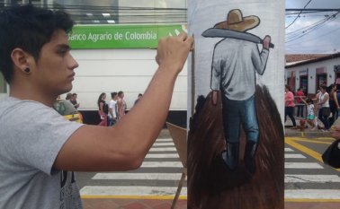 Los recorridos por las calles de Ocaña son más amenos, con las imágenes que se están pintando en los postes, reemplazando publicidad política por arte.
Javier Sarabia / La Opinión