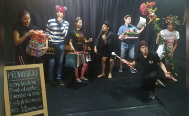 En escena estarán ocho actores de Casa Teatro Cúcuta y un grupo de 11 niños venezolanos que harán una intervención músical. La obra es dirigida por Nancy García.
Cortesía