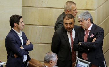 Ni la presencia de varios funcionarios del gobierno hizo posible que en la Cámara de Representantes fueran aprobadas varias de las propuestas más importantes de la Reforma Política, como las listas cerradas y paritarias. Colprensa