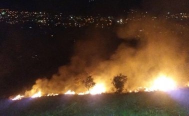 A las 8 de la noche fue controlada la conflagración.