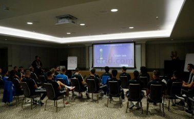 La charla fue ofrecida por el instructor de FIFA Óscar Julián Ruiz.  Real Madrid