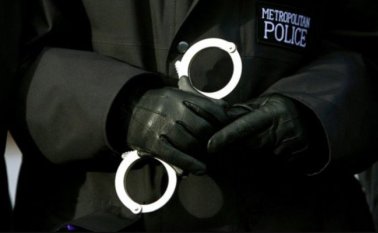 La policía calificó el comportamiento de la acusada como "extraño" y "sorprendente", y aseguró que hizo "todo lo posible por manipular emocional y financieramente" a sus allegados, Tomada de Twitter @metpoliceuk