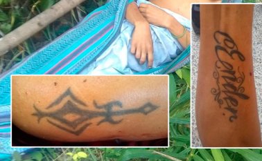 La víctima tenía dos tatuajes. Por ahora, se espera que algún familiar lo identifique y reclame el cadáver. Cortesía