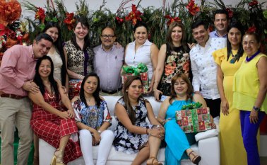 Directivos, profesores y personal administrativo. Cortesía