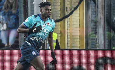 El técnico Massimiliano Allegri se llevó un susto por cuenta de Zapata. 
 AFP
