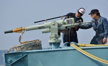 El arpón de un ballenero japonés en Ishinomaki. AFP