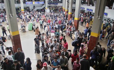 La Policía dispuso de 8.000 uniformados de la Dirección de Tránsito para el manejo de tráfico por las vías nacionales que estarán apoyados por 30 mil más de otras dependencias. Colprensa