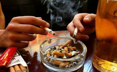 Estos dos hábitos parecen acelerar el proceso de mutación de las células, lo que provoca que el riesgo de desarrollar cáncer sea mayor. Internet