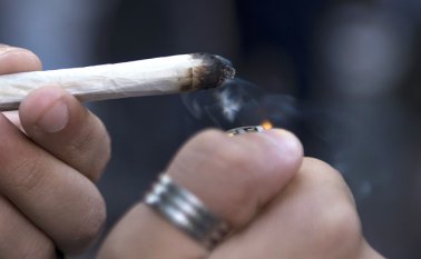 El procedimiento no es invasivo, indoloro, seguro, que se realiza de forma ambulatoria y apenas presenta efectos secundarios, a lo sumo una leve cefalea que remite con analgésicos sin mayor problema. Colprensa