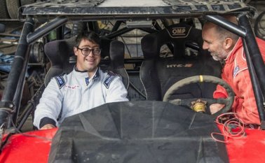 Será el primer competidor con síndrome de Down en 41 años de historia del Dakar. AFP
