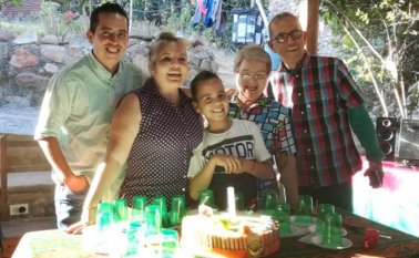 Acompañado de sus familiares. Cortesía