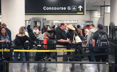 El terminal G, que sirve a United, Frontier, Eastern Airlines y Aruba Airlines, entre otras, abrirá en la mañana y cerrará a las 13H00 locales de cada día. AFP