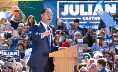 Puede que su candidatura despierte el entusiasmo por los demócratas entre los electores hispanos, que apoyaron a Hillary Clinton, pero en menor medida que a Obama. AFP