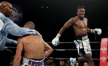 Álvarez, campeón mundial de la división semicompleta, se prepara para el combate de defensa de la corona a cumplirse en Frisco, Texas, el 2 de febrero. Archivo