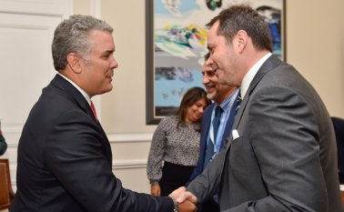 Los dos funcionarios compartieron su preocupación sobre los crímenes de líderes sociales. Colprensa