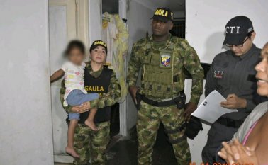 La niña fue remitida a un centro asistencial para la respectiva valoración y posterior disposición al Instituto Colombiano de Bienestar Familiar. Tomada de Twitter