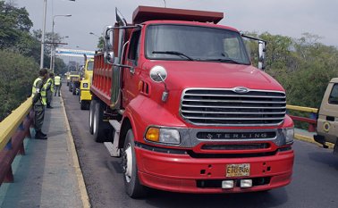 Dirigentes gremiales de ambos países habían solicitado la ampliación del horario de aduanas para el paso de mercancía en la frontera. Archivo / La Opinión