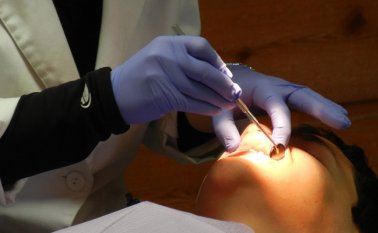 Los pacientes suelen buscar la ortodoncia argumentando que esta evitaría problemas de deterioro de la dentadura en el futuro.
Internet