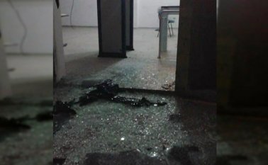 Los miembros del Eln lanzaron una granada contra la estación policial, acción que fue respondida por los uniformados y hubo un cruce de disparos. Tomada de Twitter