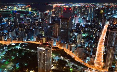 Los jueces precisaron que esta medida tenía como objetivo prevenir "problemas" en las relaciones entre padres e hijos que podían llevar a la "confusión" y evitar "cambios bruscos" en la sociedad.  AFP
