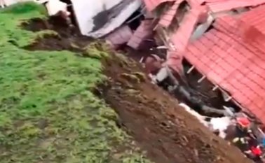 El funcionario aseguró que el accidente ocurrió debido a las fuertes lluvias que suelen caer en la zona en esta época del año. captura de video