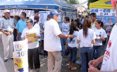 Para estas elecciones, el Consejo Nacional Electoral aumentó en un 3,18% el tope máximo de gastos que podrán invertir los candidatos en sus campañas a gobernaciones, alcaldías, asambleas, concejos y JAL. Archivo