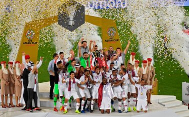Catar, dirigida por el español Félix Sánchez, organizador del Mundial 2022, ganó por primera vez la Copa de Asia al batir en la final a Japón por 3-1. AFP
