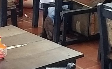 El cadáver de José Alexis Villamizar quedó tendido junto a la mesa donde se había sentado para almorzar.
 Cortesía