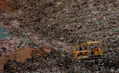 Los 17 municipios de Santander que disponen sus basuras en El Carrasco podrán seguir llevándolas a dicho sitio, por un lapso que aún está por establecerse. Vanguardia Liberal