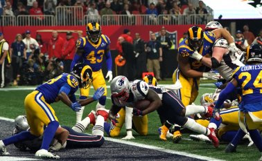El primer título de Super Bowl que consiguieron los Patriots fue en el 2002 y lo lograron tras vencer por 20-17 a los Rams, que entonces tenían su sede en San Luis. AFP