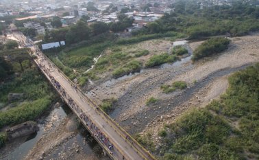En el río Táchira, que divide a Colombia y Venezuela, se ven los efectos de la sequía. Juan Pablo Cohen