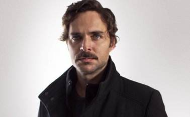 "Estuve entrenando boxeo, corriendo coches, aprendí a jugar polo para interpretar al personaje", expresó Manolo Cardona. Colprensa