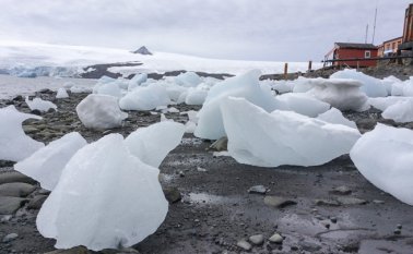 Dentro de unas pocas décadas el aumento del agua de deshielo desacelerará sustancialmente la circulación de vuelco meridional del Atlántico, que transporta el agua caliente desde los trópicos hasta el Atlántico Norte. Archivo