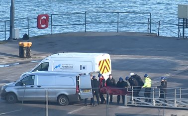El 26 de enero, tras haber parado la búsqueda por parte de las autoridades, la familia Sala la había reiniciado gracias a una colecta y eso llevo a encontrar la avioneta y en ella un cuerpo que finalmente se confirmó era el del jugador. AFP