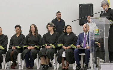 Aunque la jurisdicción especial para la paz (JEP), ya está en marcha y son varios los procesos que tiene en curso, curiosamente, deberá seguir funcionando sin su respectiva reglamentación, toda vez que la ley estatutaria aún no sale del Congreso para la sanción presidencial. Colprensa