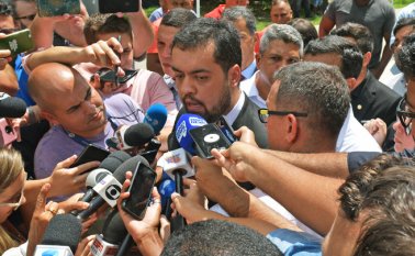 vicegobernador del estado de Río de Janeiro, Claudio Castro (C). AFP