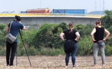 Organizaciones sociales critican que las miradas institucionales sigan puestas en Venezuela y los puentes internacionales. La Opinión