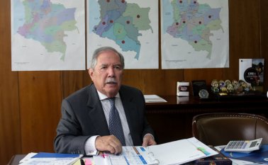 Para Botero uno de los requisitos para adquirir el permiso es que quien lo solicite no puede tener antecedentes penales de ninguna especie, y debe aclarar si el permiso es de carácter nacional o regional y las razones para el mismo. Colprensa