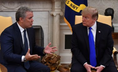 La crisis de Venezuela dominará la agenda de la visita de Duque a Estados Unidos y, en su encuentro, ambos presidentes discutirán "los esfuerzos para restaurar la democracia en Venezuela", sacudida en las últimas semanas por el pulso por el poder entre Maduro y Guaidó. AFP