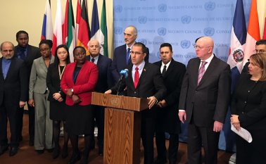 Rodeado por diplomáticos de Rusia, China, Irán, Cuba, Siria, Corea del Norte, Nicaragua, Bolivia y otros países, el canciller venezolano Jorge Arreaza aseguró en la ONU que el nuevo grupo tomará acciones en los próximos días. AFP